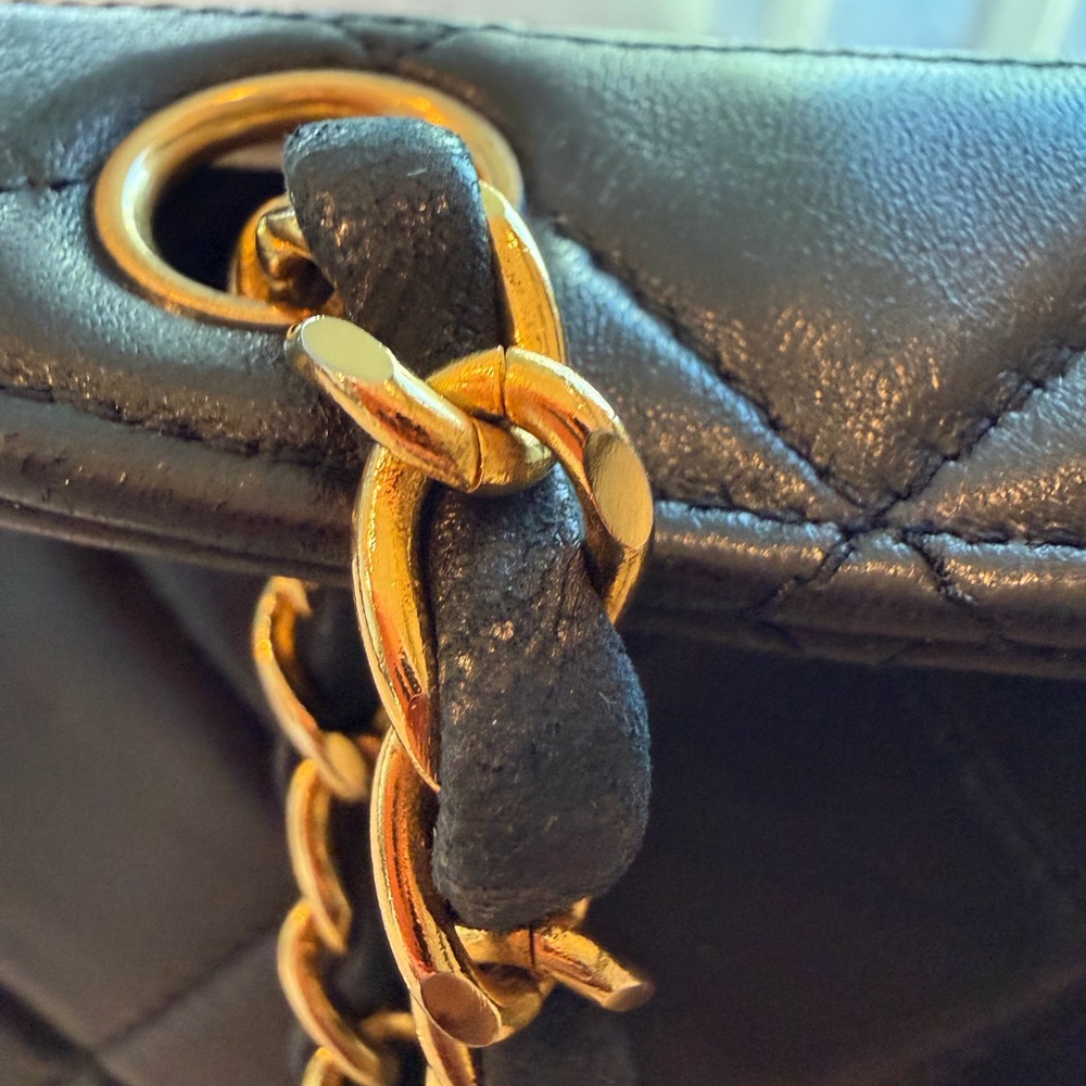 Chanel Quilted Lambskin Single Flap Shoulder Bag in Black with Gold Hardware - Picture 6 of 17